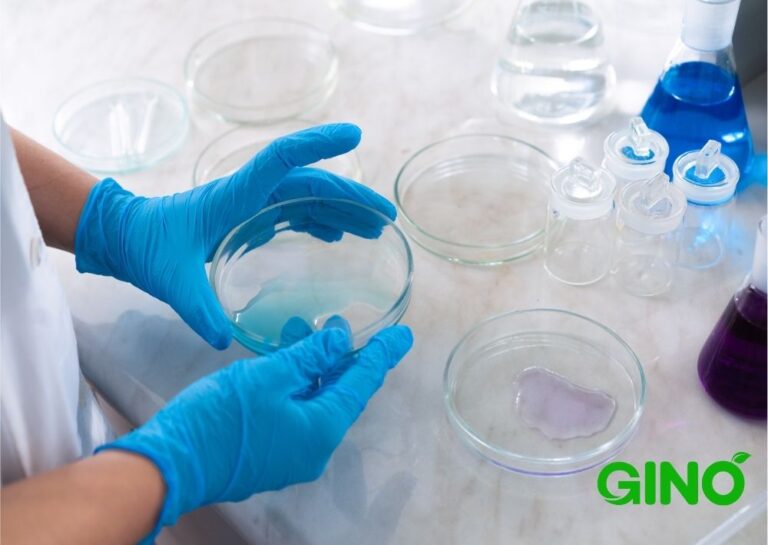 ¿Qué es el agar y por qué se utiliza en microbiología?